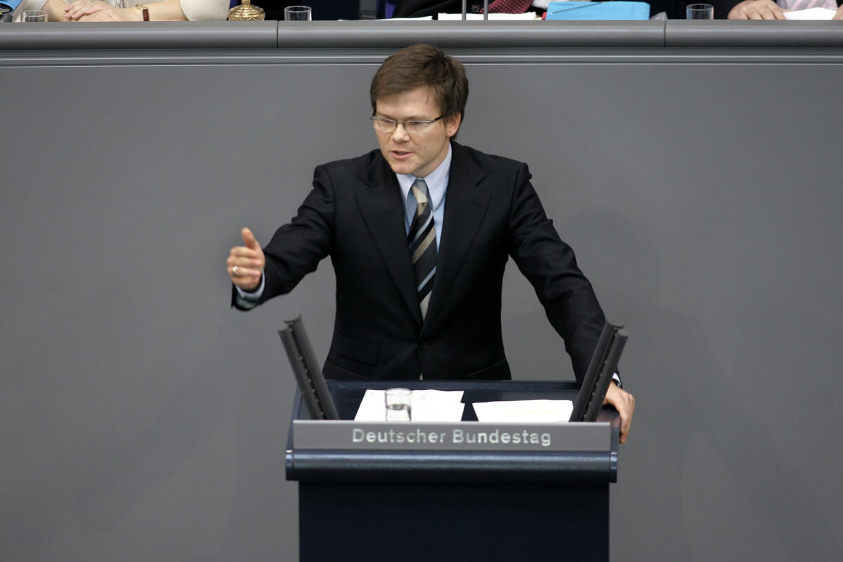 Schneider, Carsten Carsten Schneider,  SPD, MdB, Rede im Deutschen Bundestag, 36. Sitzung des Deutschen Bundestages, TOP 5 "Haushaltsbegleitgesetz 2006".; Bundestagsabgeordneter, Abgeordneter, Rednerpult, Plenum