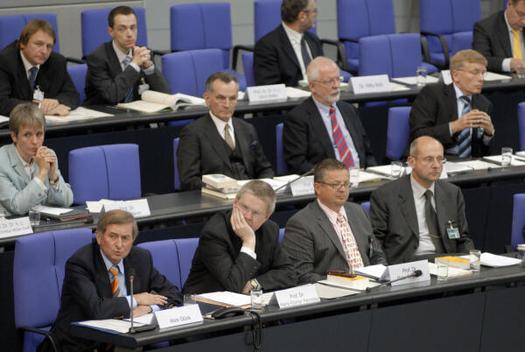 Glück, Alois; Henneke, Hans-Günter; Huber, Peter M.; Kirchhof, Ferdinand; Münch, Ursula; Pestalozza, Christian; Scharpf, Fritz W.; Wieland, Joachim Reichstagsgebäude, Plenarsaal