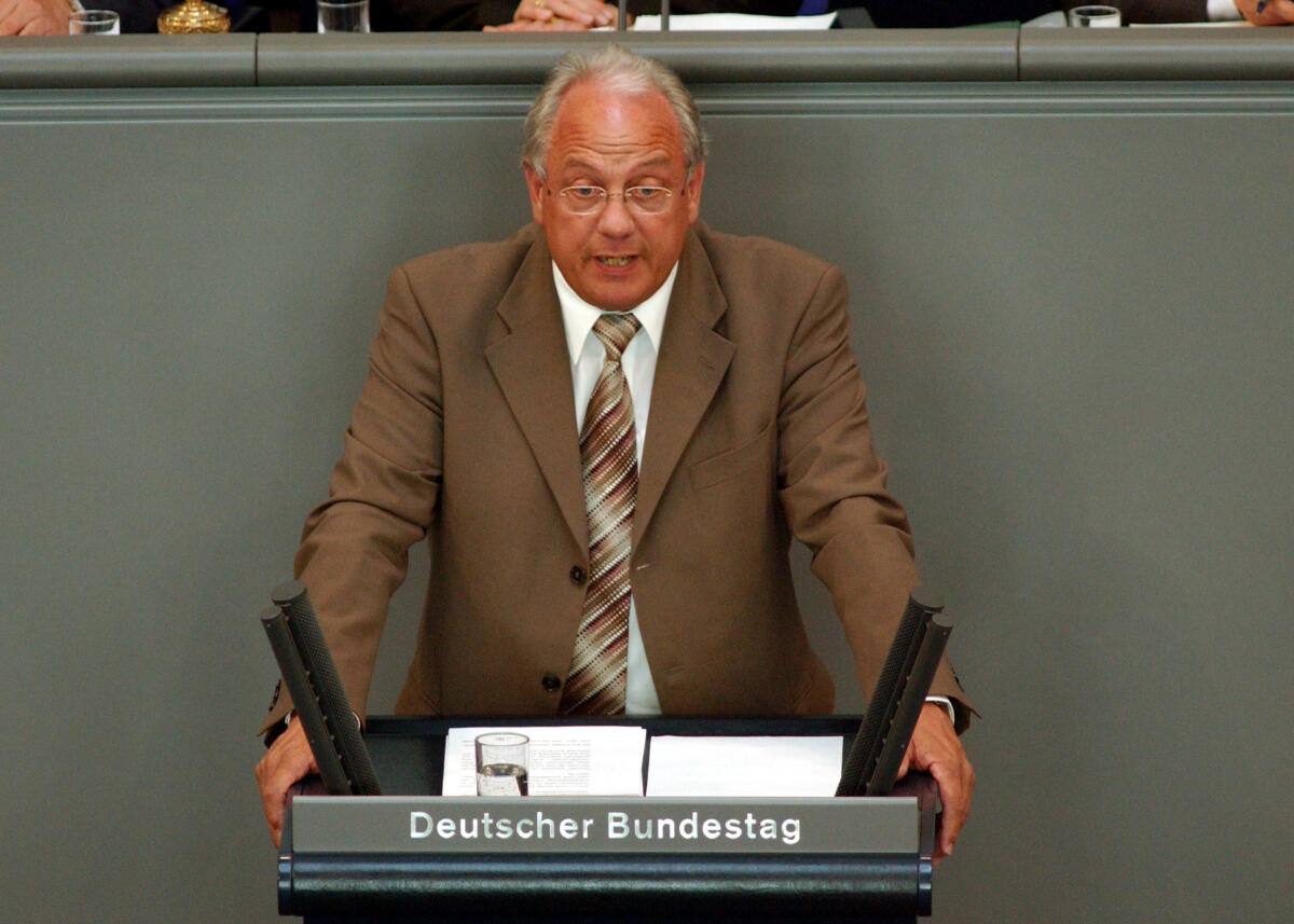 Brandt, Helmut Helmut Brandt, MdB, CDU/CSU, Rede, Deutscher Bundestag, 35. Sitzung, TOP 8: Verhaltenskodex für ausscheidende Regierungsmitglieder.; Rednerpult.