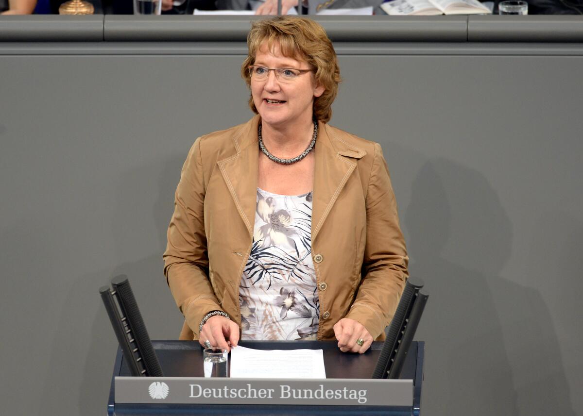 Ingrid Pahlmann, CDU/CSU, Bundestagsabgeordnete, Abgeordnete, Mitglied des Deutschen Bundestages, MdB, Rede, Deutscher Bundestag, 41. Sitzung, Epl 17, Thema: Haushaltsgesetz 2014 - Familie, Senioren, Frauen und Jugend.; Rednerpult. Pahlmann, Ingrid Ingrid Pahlmann, CDU/CSU, Bundestagsabgeordnete, Abgeordnete, Mitglied des Deutschen Bundestages, MdB, Rede, Deutscher Bundestag, 41. Sitzung, Epl 17, Thema: Haushaltsgesetz 2014 - Familie, Senioren, Frauen und Jugend.; Rednerpult.