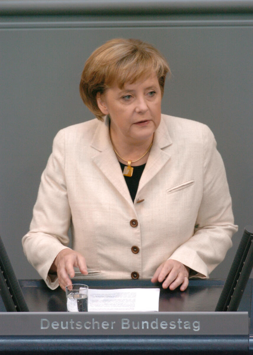Merkel, Angela Dr. Angela Merkel, Bundeskanzlerin, CDU/CSU, Rede, Deutscher Bundestag, 35.Sitzung, TOP 3, Thema: Reg.Erkl., Europapolitik, Redner 1.

Rednerpult.