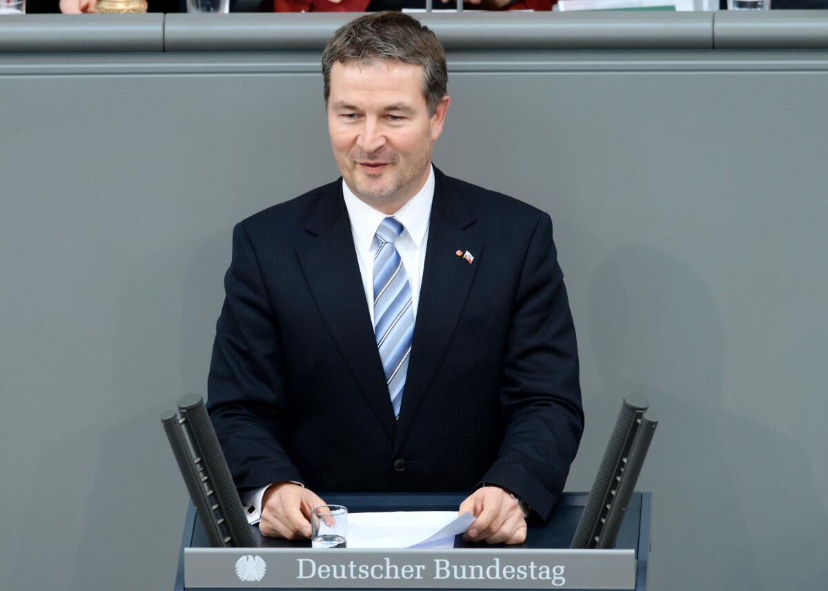 Albert Weiler, CDU/CSU, Bundestagsabgeordneter, Abgeordneter, Mitglied des Deutschen Bundestages, MdB, Rede, Deutscher Bundestag, 24. Sitzung, Top 17, Thema: Mindestlohn.; Rednerpult. Weiler, Albert Albert Weiler, CDU/CSU, Bundestagsabgeordneter, Abgeordneter, Mitglied des Deutschen Bundestages, MdB, Rede, Deutscher Bundestag, 24. Sitzung, Top 17, Thema: Mindestlohn.; Rednerpult.