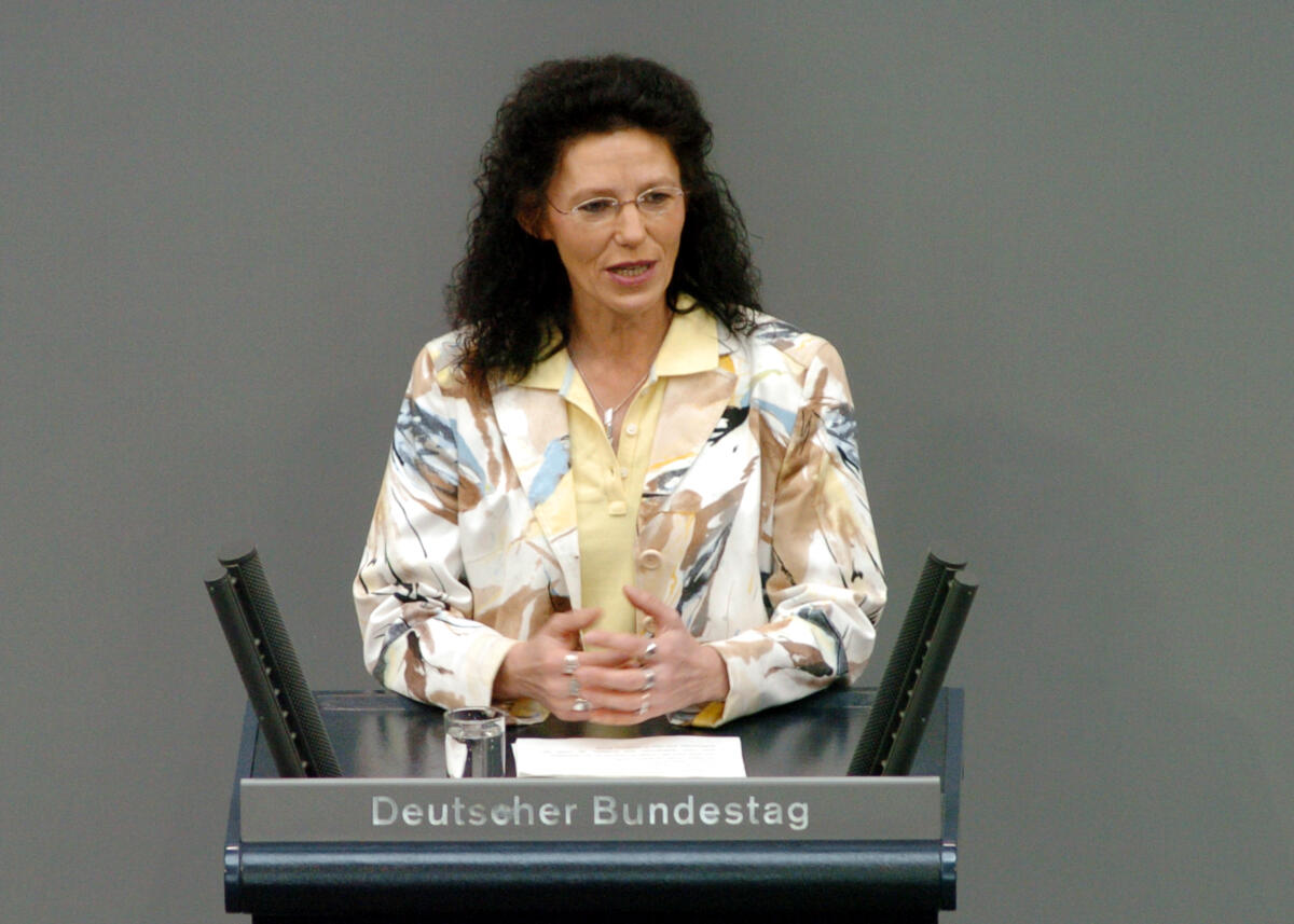 Wolff, Waltraud Waltraud Wolff, MdB, SPD, Rede, Deutscher Bundestag´, 29.Sitzung, TOP1, Epl 10, Thema: Haushaltsgesetz 2006, Ernährung, Landwirtschaft und Verbraucherschutz.; Rednerpult.