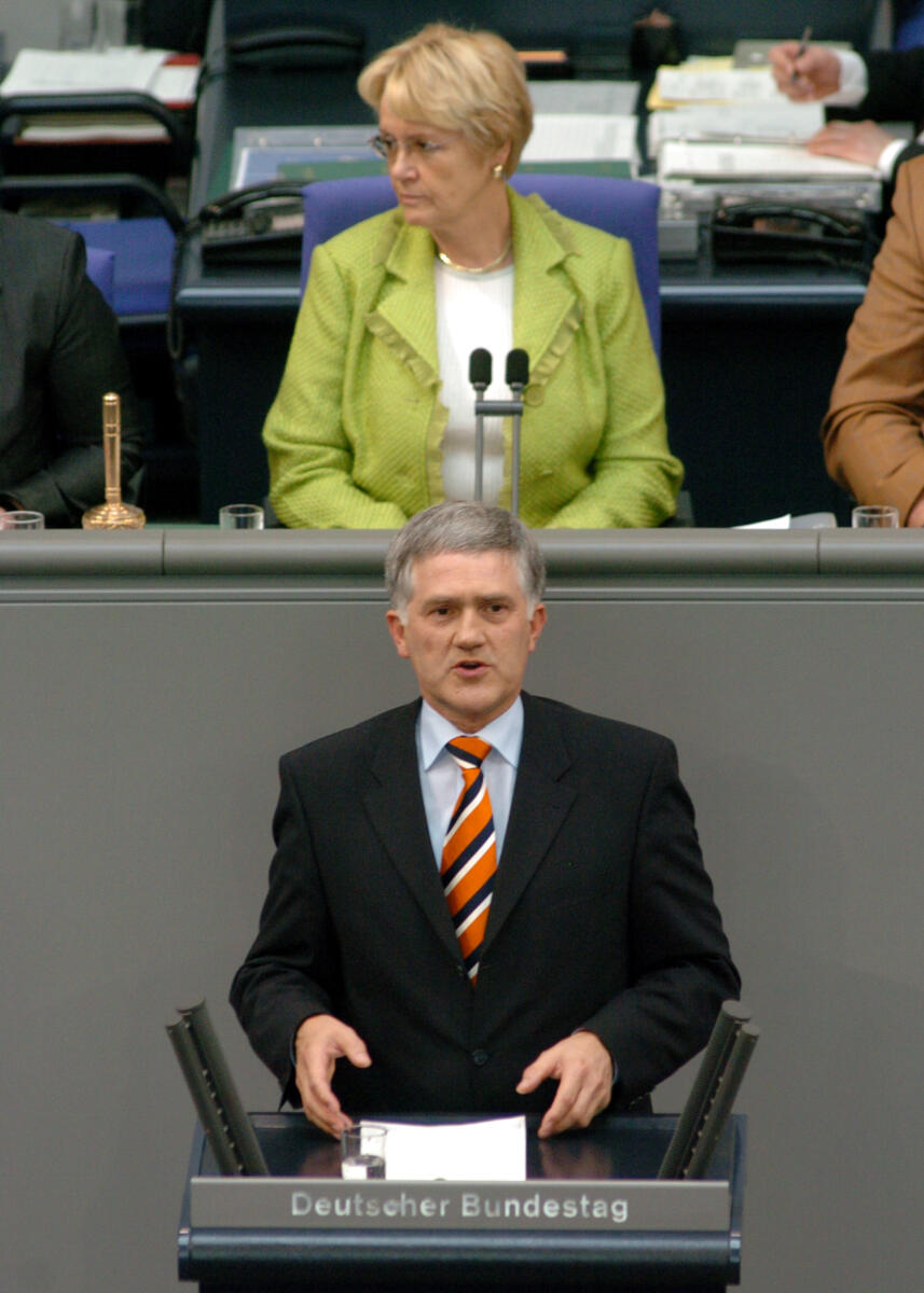 Schirmbeck, Georg; Kastner, Susanne Georg Schirmbeck, MdB, CDU/CSU, Rede, Deutscher Bundestag, 29.Sitzung, TOP1, Epl 10, Thema: Haushaltsgesetz 2006, Ernährung, Landwirtschaft und Verbraucherschutz. Vorsitz: Bundestagsvizepräsidentin Dr. h. c. Susanne Kastner, SPD.; Rednerpult.