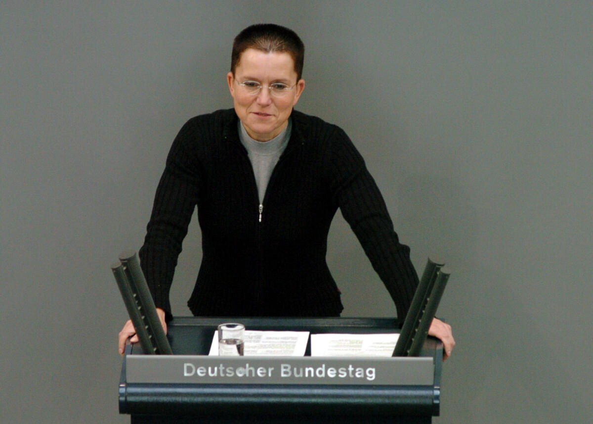 Sitte, Petra Dr. Petra Sitte, MdB, DIE LINKE., Rede, Deutscher Bundestag, 27.Sitzung, TOP1, Epl 30, Thema: Haushaltsgesetz 2006, Bildung und Forschung.; Rednerpult