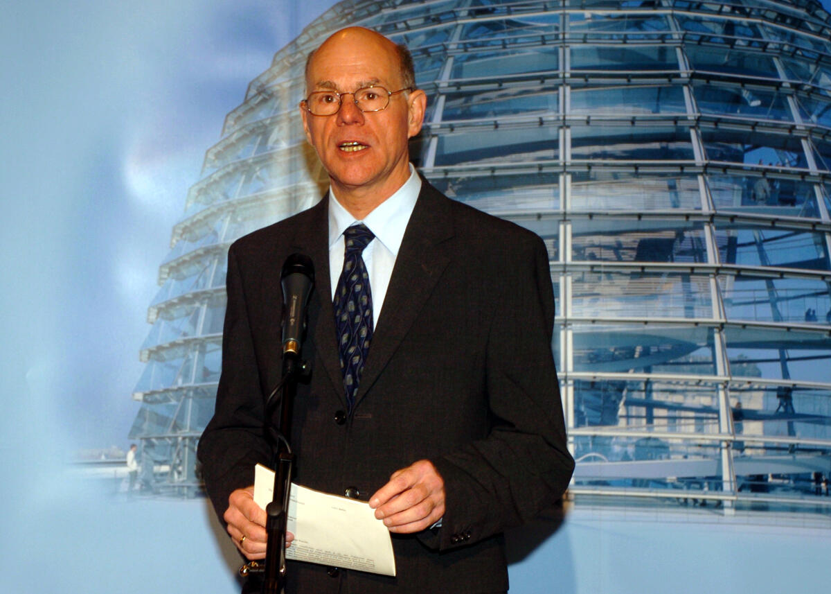 Lammert, Norbert Bundestagspräsident Dr. Norbert Lammert, CDU/CSU,  informiert über seinen den Fraktionen vorgelegten Vorschlag zur Anpassung der Abgeordnetenentschädigung für die 16. Wahlperiode.