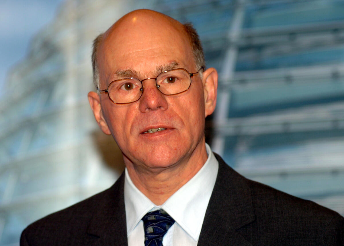 Bundestagspräsident Dr. Norbert Lammert, CDU/CSU, informiert über seinen den Fraktionen vorgelegten Vorschlag zur Anpassung der Abgeordnetenentschädigung für die 16. Wahlperiode. Lammert, Norbert Bundestagspräsident Dr. Norbert Lammert, CDU/CSU, informiert über seinen den Fraktionen vorgelegten Vorschlag zur Anpassung der Abgeordnetenentschädigung für die 16. Wahlperiode.
