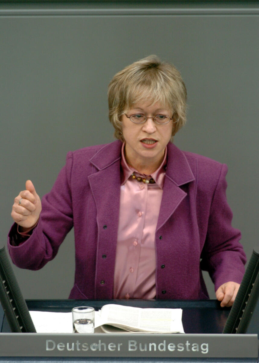 Höll, Barbara Dr. Barbara Höll, MdB, DIE LINKE, Rede, Deutscher Bundestag, 25.Sitzung, TOP4, Thema: Reform der direkten Steuern, Redner 3

Rednerpult