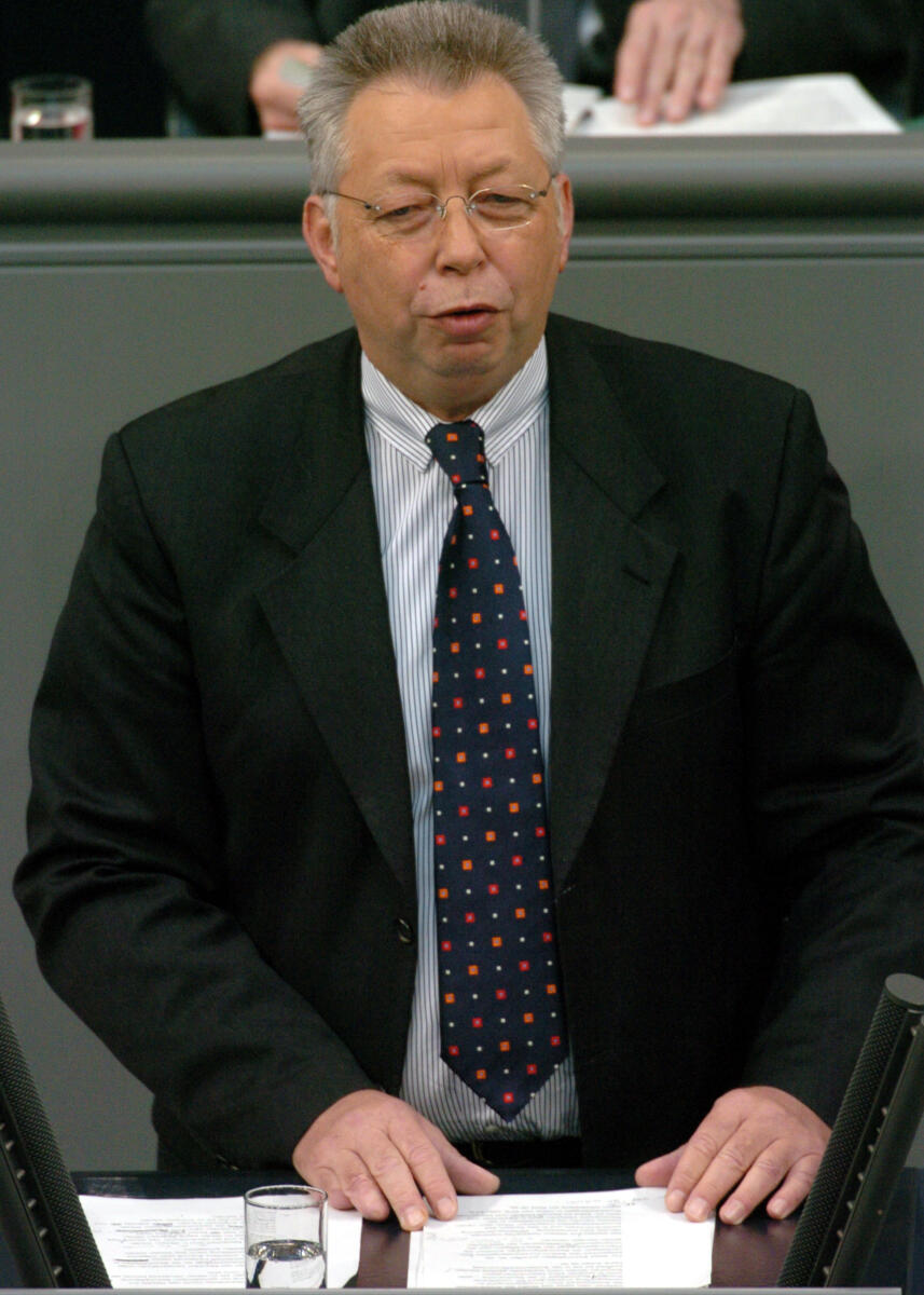 Brandner, Klaus Klaus Brandner, MdB, SPD, Rede, Deutscher Bundestag, 25.Sitzung, TOP3, Thema: Förderung ganzjähriger Beschäftigung, Redner 1 

Rednerpult