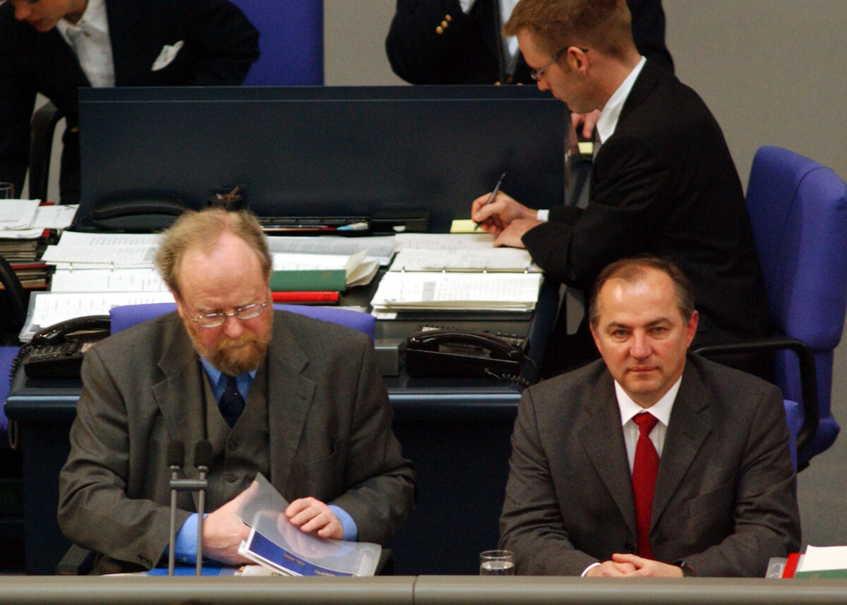 Juratovic, Josip; Thierse, Wolfgang Josip Juratovic, (re.), SPD,  MdB, Schriftführer.; Vorsitz: Bundestagsvizepräsident Wolfgang Thierse, SPD.; Schriftführer, Vizepräsident