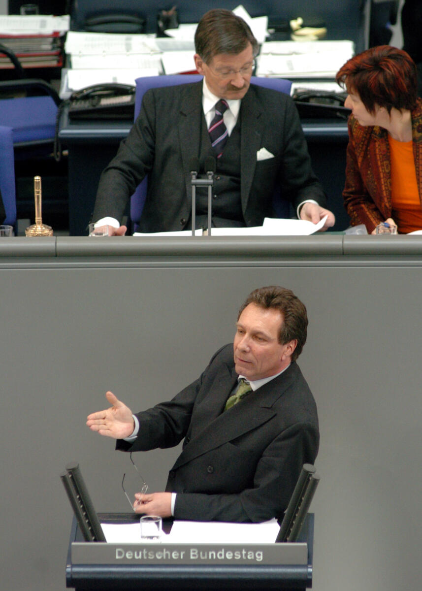 Ernst, Klaus; Solms, Hermann Otto Klaus Ernst, MdB, DIE LINKE., Rede im Deutschen Bundestag, 25.Sitzung, ZP, Thema: Akt. Std., DIE LINKE., Tarifstreit im öffentlichen Dienst.; Vorsitz: Bundestagsvizepräsident Dr. Hermann Otto Solms, FDP.; Bundestagsabgeordneter, Abgeordneter, Vizepräsident, Plenum, Rednerpult
