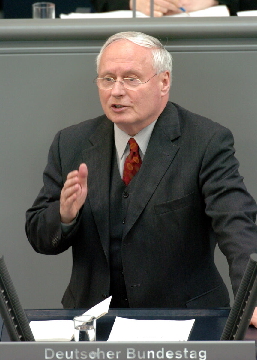 Lafontaine, Oskar Oskar Lafontaine, MdB, DIE LINKE, Rede, Deutscher Bundestag, 25.Sitzung, TOP4, Thema: Reform der direkten Steuern, Redner 9

Rednerpult