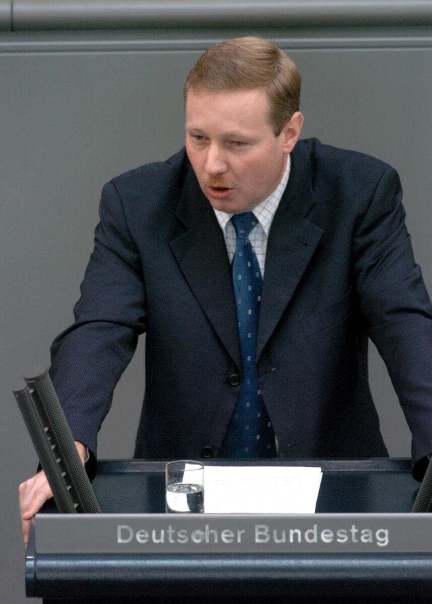 Steppuhn, Andreas Andreas Steppuhn, MdB, SPD, Rede, Deutscher Bundestag, 25.Sitzung, TOP3, Thema: Förderung ganzjähriger Beschäftigung, Redner 9

Rednerpult