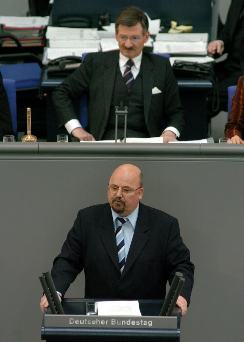 Gunkel, Wolfgang; Solms, Hermann Otto Wolfgang Gunkel, MdB, SPD, Rede, Deutscher Bundestag, 25.Sitzung, ZP, Thema: Akt. Std., DIE LINKE, Tarifstreit im öffentlichen Dienst. Vorsitz: Bundestagsvizepräsident Dr. Hermann Otto Solms, FDP.; Rednerpult