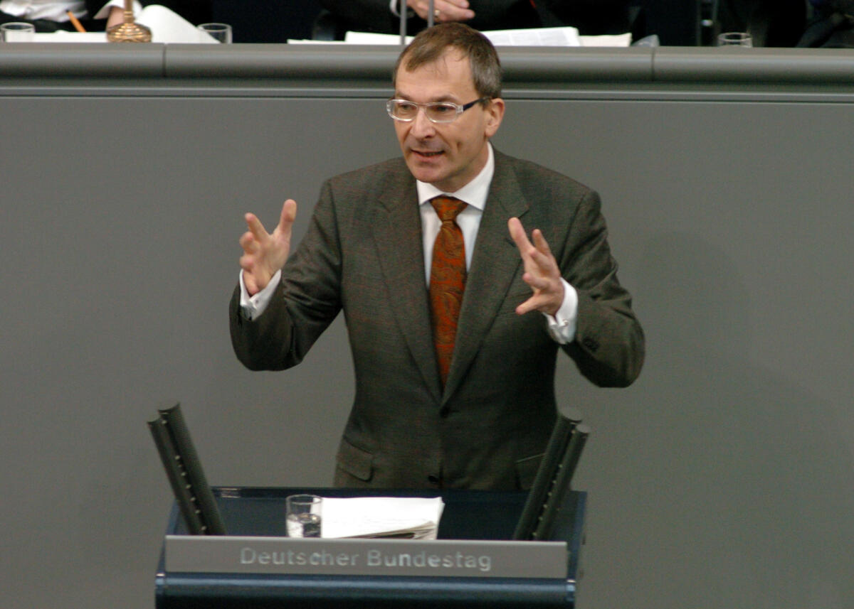 Volker Beck, MdB, Bündnis 90/Die Grünen, Rede, Deutscher Bundestag, 22.Sitzung, Thema: GO-Debatte, Aufsetzung und Änderung von Überw.
Rednerpult Beck, Volker Volker Beck, MdB, Bündnis 90/Die Grünen, Rede, Deutscher Bundestag, 22.Sitzung, Thema: GO-Debatte, Aufsetzung und Änderung von Überw.
Rednerpult