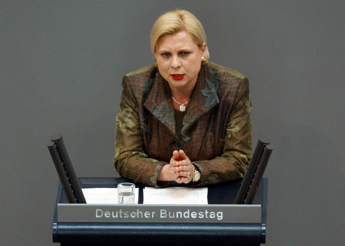 Mattheis, Hilde Hilde Mattheis, MdB, SPD, Rede, Deutscher Bundestag, 33. Sitzung, TOP 27, Thema: Stationäre Pflege.; Rednerpult.