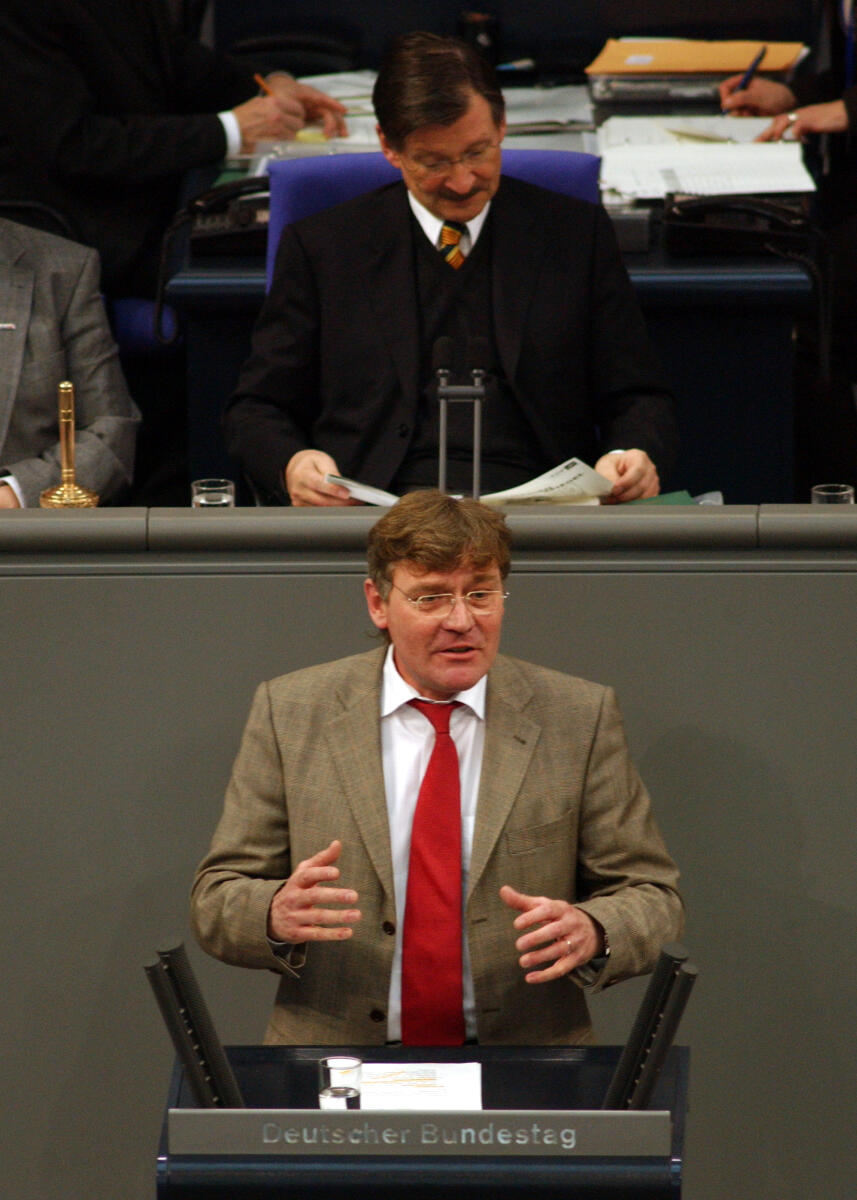 Ehrmann, Siegmund; Solms, Hermann Otto Siegmund Ehrmann, MdB, SPD, Rede Deutscher Bundestag, 23.Sitzung, TOP16, Thema: Änderung des GG ( Staatsziel Kultur). Vorsitz: Bundestagsvizepräsident Dr. Hermann Otto Solms, FDP.; Rednerpult.
