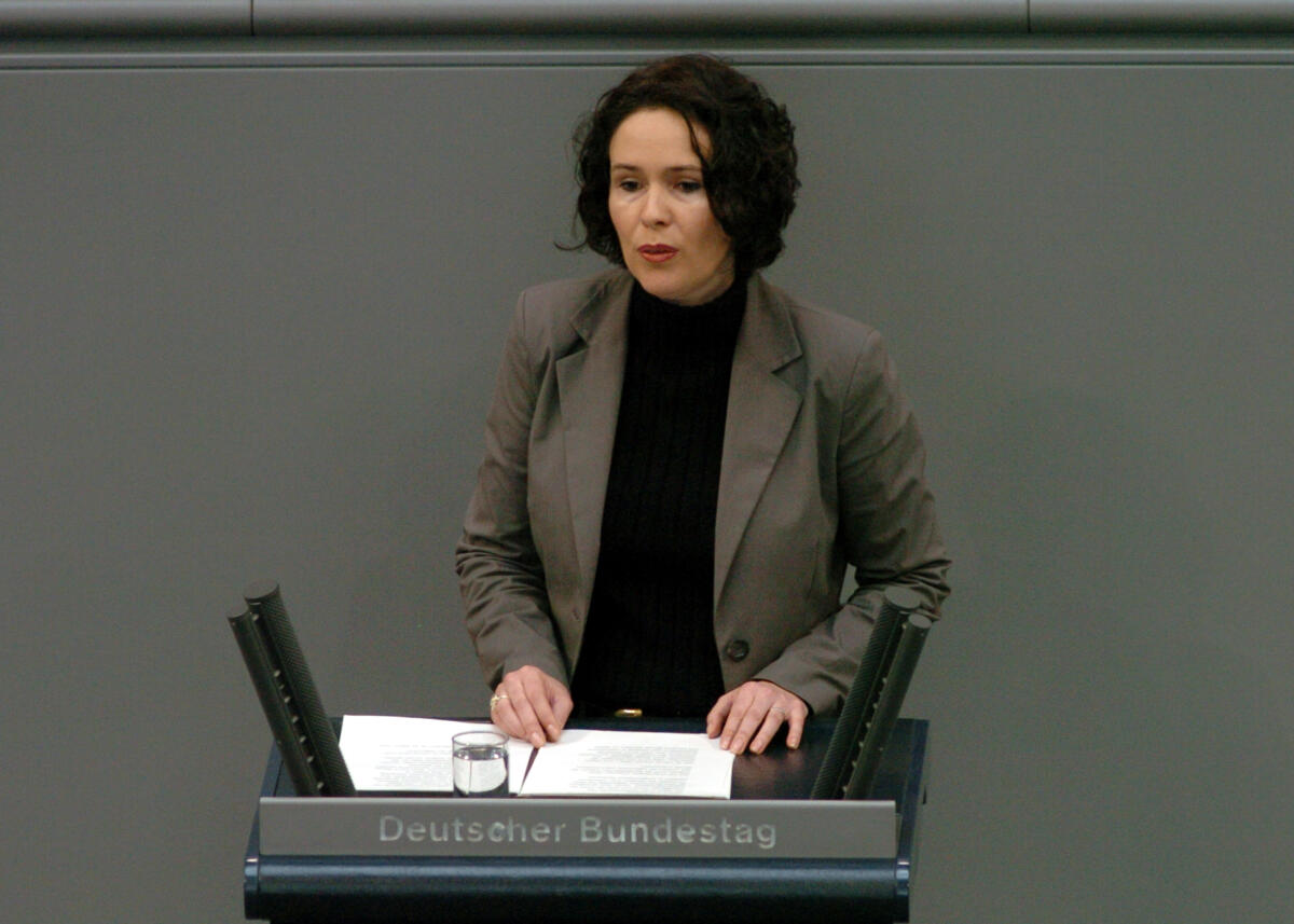 Elisabeth Winkelmeier-Becker, MdB, CDU/CSU, Rede Deutscher Bundestag, TOP4, Thema: Gleichstellung auf dem Arbeitsmarkt. Vorsitz: Bundestagsvizepräsidentin Katrin Göring-Eckardt, Bündnis 90/Die Grünen. Winkelmeier-Becker, Elisabeth; Göring-Eckardt, Katrin Elisabeth Winkelmeier-Becker, MdB, CDU/CSU, Rede Deutscher Bundestag, TOP4, Thema: Gleichstellung auf dem Arbeitsmarkt. Vorsitz: Bundestagsvizepräsidentin Katrin Göring-Eckardt, Bündnis 90/Die Grünen.