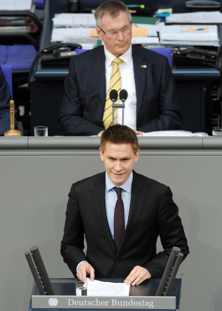 Steiniger, Johannes; Singhammer, Johannes Johannes Steiniger, CDU/CSU, Bundestagsabgeordneter, Abgeordneter, Mitglied Deutscher Bundestag, MdB, Rede, 97. Sitzung, Top 4, Thema: Verbindliche politische Regeln im Sport, Vorsitz: Bundestagsvizepräsident Johannes Singhammer, CDU/CSU.; Rednerpult.