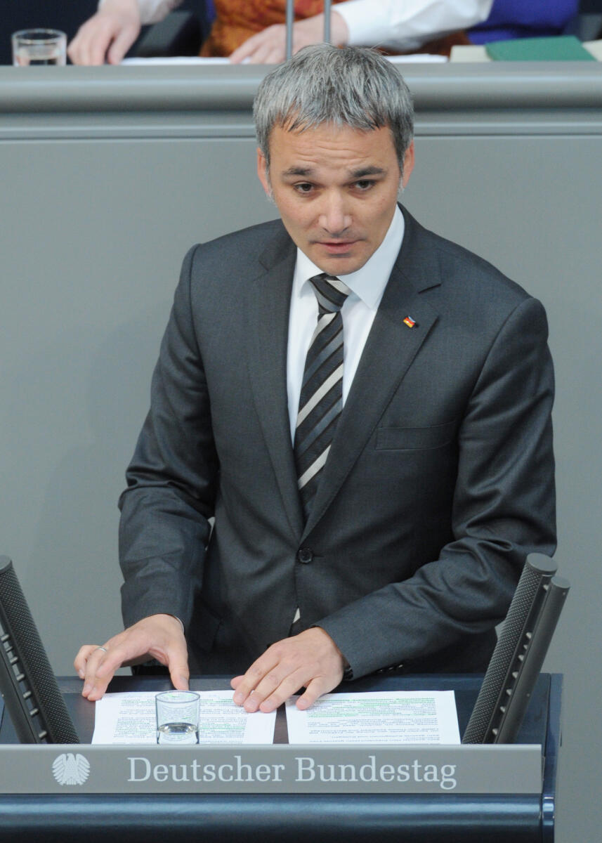Wilfried Oellers, CDU/CSU, Bundestagsabgeordneter, Abgeordneter, Mitglied Deutscher Bundestag, MdB, Rede, 106. Sitzung, Top 6, Thema: Leiharbeit und Werkverträge, Redner 11.; Rednerpult. Oellers, Wilfried Wilfried Oellers, CDU/CSU, Bundestagsabgeordneter, Abgeordneter, Mitglied Deutscher Bundestag, MdB, Rede, 106. Sitzung, Top 6, Thema: Leiharbeit und Werkverträge, Redner 11.; Rednerpult.