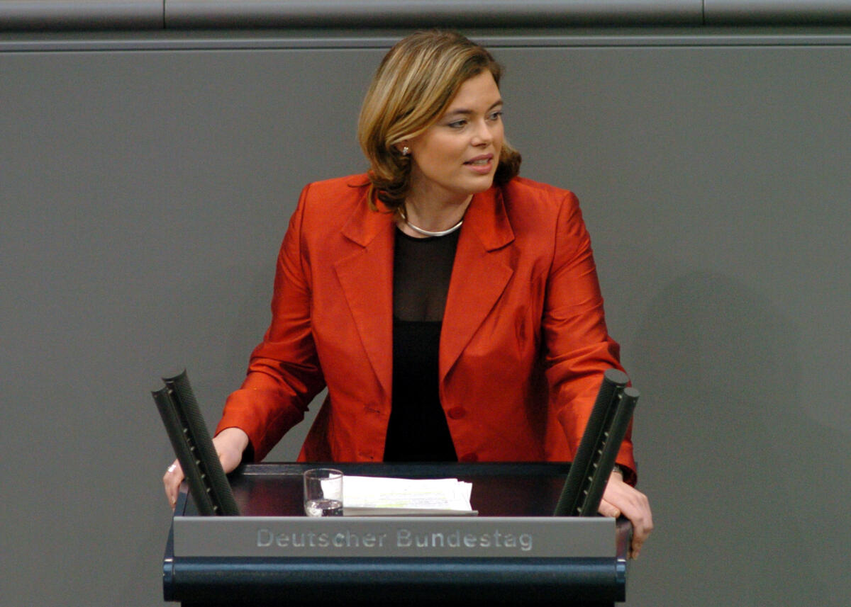 Klöckner, Julia Julia Klöckner, MdB, CDU/CSU, Rede Deutscher Bundestag, 19. Sitzung, ZP2, Thema: Zur aktuellen Situation zur Vogelgrippe.

Rednerpult.