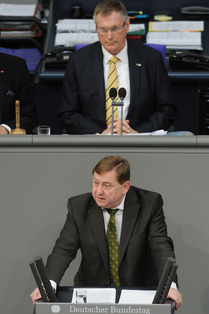 Hahn, André; Singhammer, Johannes Dr. André Hahn, DIE LINKE, Bundestagsabgeordneter, Abgeordneter, Mitglied Deutscher Bundestag, MdB, Rede, 97. Sitzung, Top 4, Thema: Verbindliche politische Regeln im Sport, Vorsitz: Bundestagsvizepräsident Johannes Singhammer, CDU/CSU.; Rednerpult.