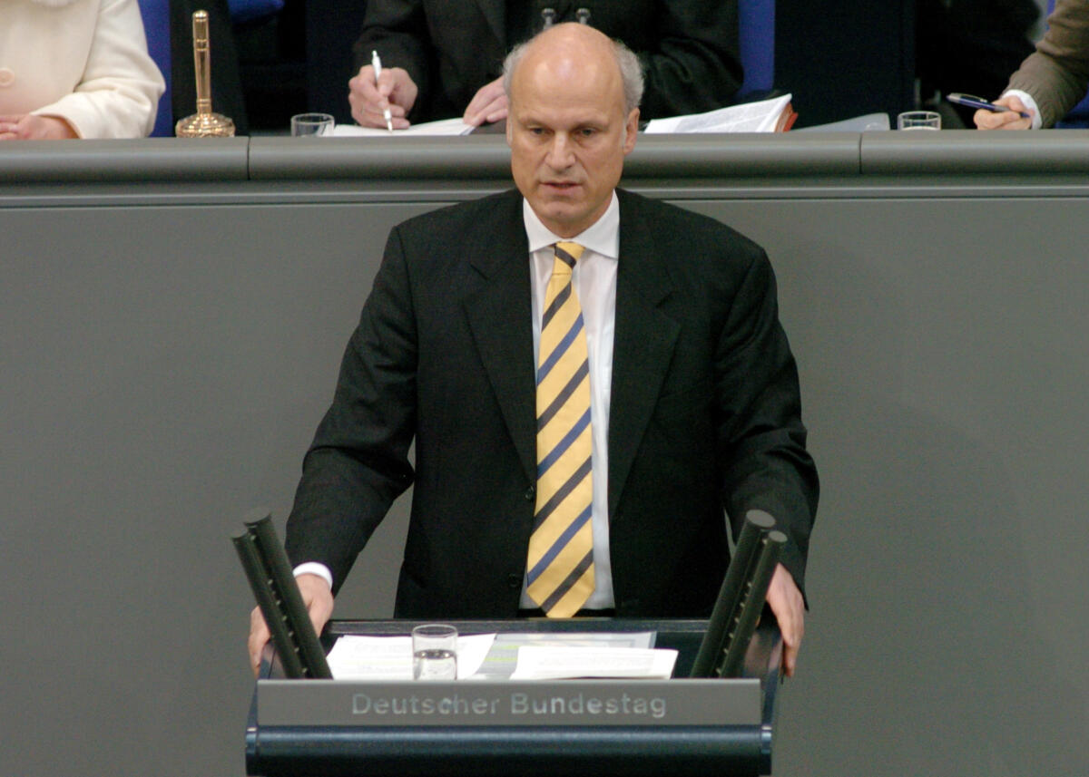 Thiele, Carl-Ludwig Carl-Ludwig Thiele, MdB, FDP, Rede Deutscher Bundestag, 19. Sitzung, TOP3, Thema: Steuerpolitik.; Rednerpult.