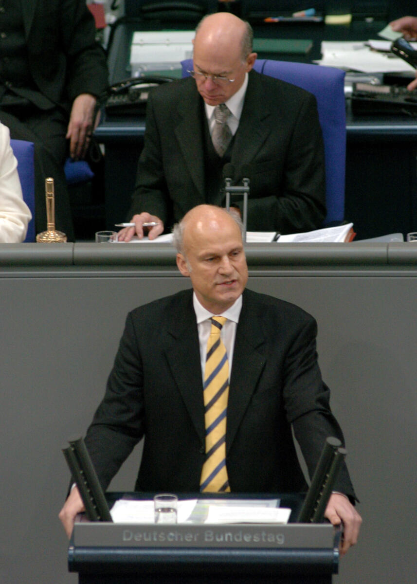Thiele, Carl-Ludwig; Lammert, Norbert Carl-Ludwig Thiele, MdB, FDP, Rede Deutscher Bundestag, 19. Sitzung, TOP3, Thema: Steuerpolitik. Vorsitz: Bundestagspräsident Dr. Norbert Lammert, CDU/CSU.; Rednerpult.
