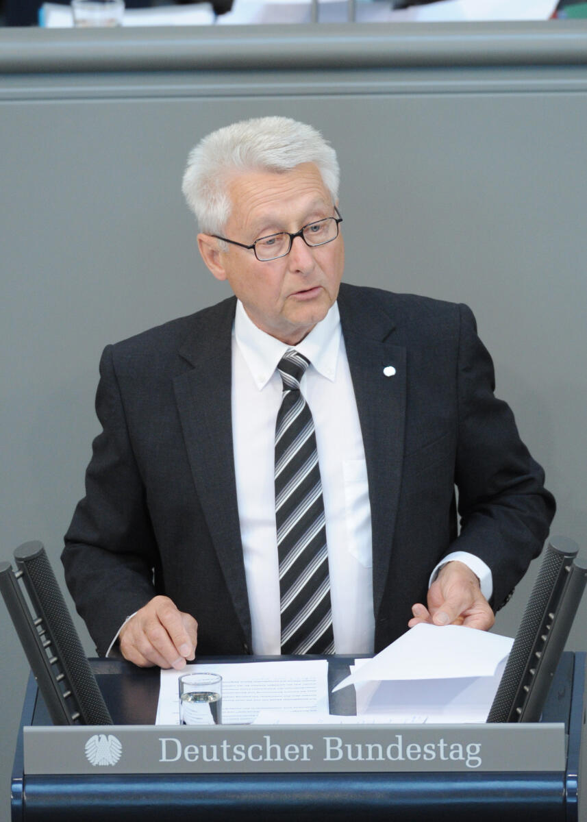 Helmut Nowak, CDU/CSU, Bundestagsabgeordneter, Abgeordneter, Mitglied Deutscher Bundestag, MdB, Rede, 109. Sitzung, Top 3, Thema: Bürokratieentlastungsgesetz, Redner 9.; Rednerpult. Nowak, Helmut Helmut Nowak, CDU/CSU, Bundestagsabgeordneter, Abgeordneter, Mitglied Deutscher Bundestag, MdB, Rede, 109. Sitzung, Top 3, Thema: Bürokratieentlastungsgesetz, Redner 9.; Rednerpult.