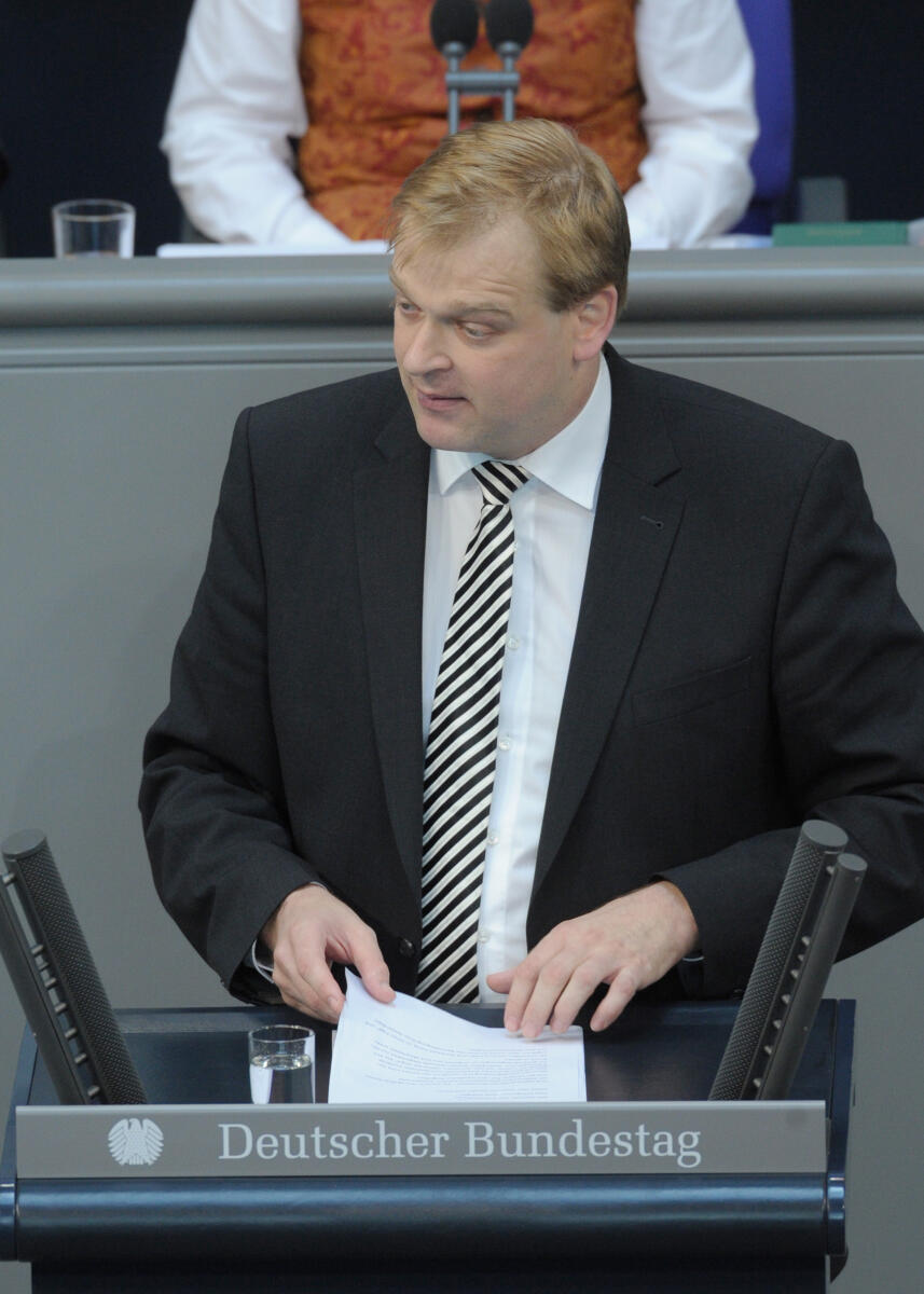 Albert Stegemann, CDU/CSU, Bundestagsabgeordneter, Abgeordneter, Mitglied Deutscher Bundestag, MdB, Rede, 106. Sitzung, Top 6, Thema: Leiharbeit und Werkverträge, Redner 5.; Rednerpult. Stegemann, Albert Albert Stegemann, CDU/CSU, Bundestagsabgeordneter, Abgeordneter, Mitglied Deutscher Bundestag, MdB, Rede, 106. Sitzung, Top 6, Thema: Leiharbeit und Werkverträge, Redner 5.; Rednerpult.