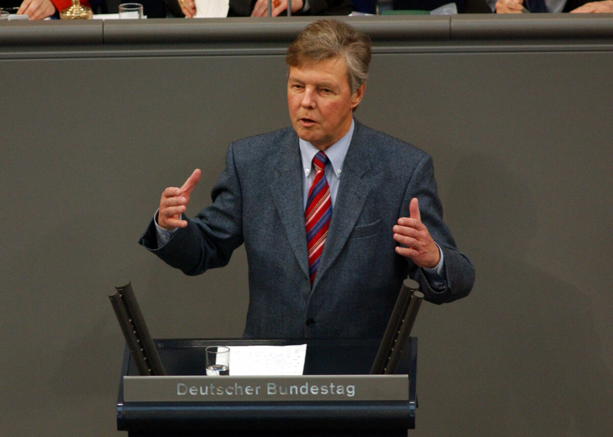 Göppel, Josef Josef Göppel, CDU/CSU, MdB, Rede Deutscher Bundestag, 17. Sitzung, TOP 15, Thema: . Fluglärm.  Rednerpult.