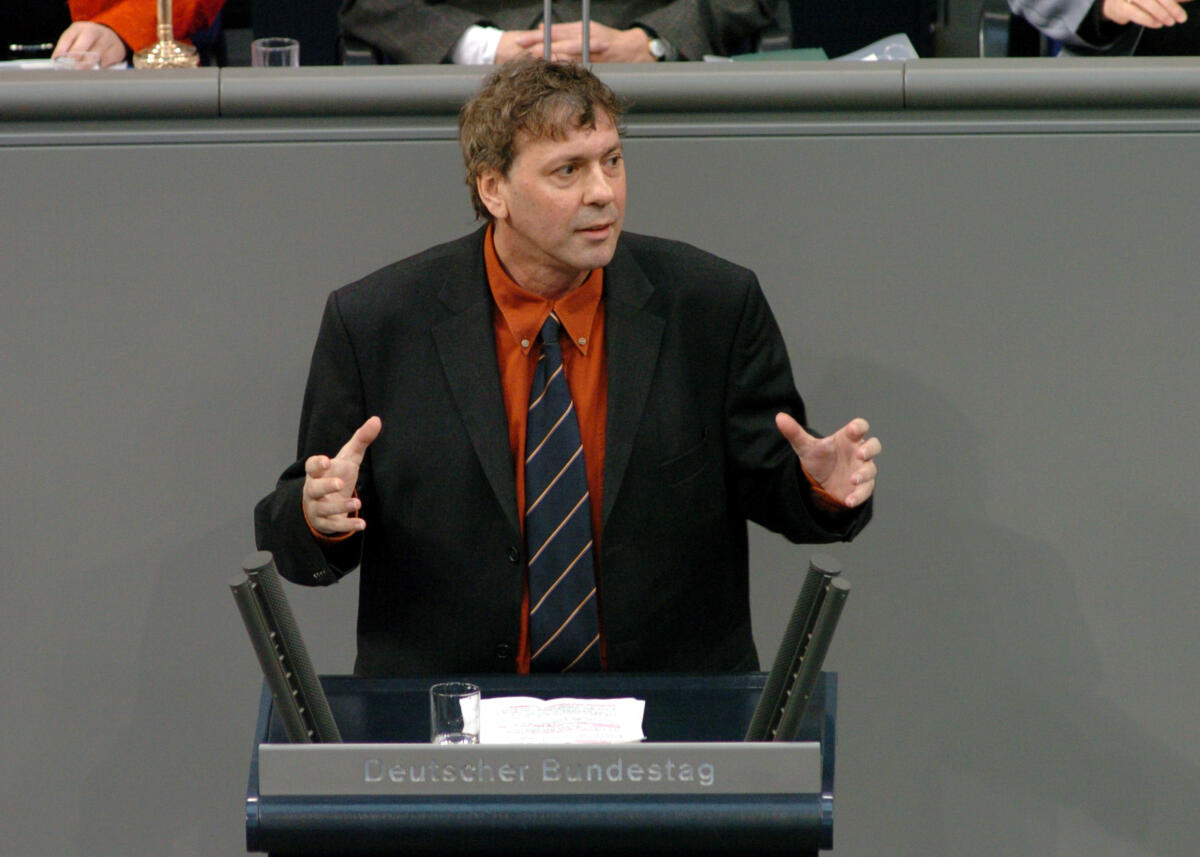 Schummer, Uwe Uwe Schummer, CDU/CSU, MdB,  Rede Deutscher Bundestag, 17. Sitzung, TOP 6, Thema: . Berufsbildungsbericht 2005, Ausbildungspakt, Rednerpult.