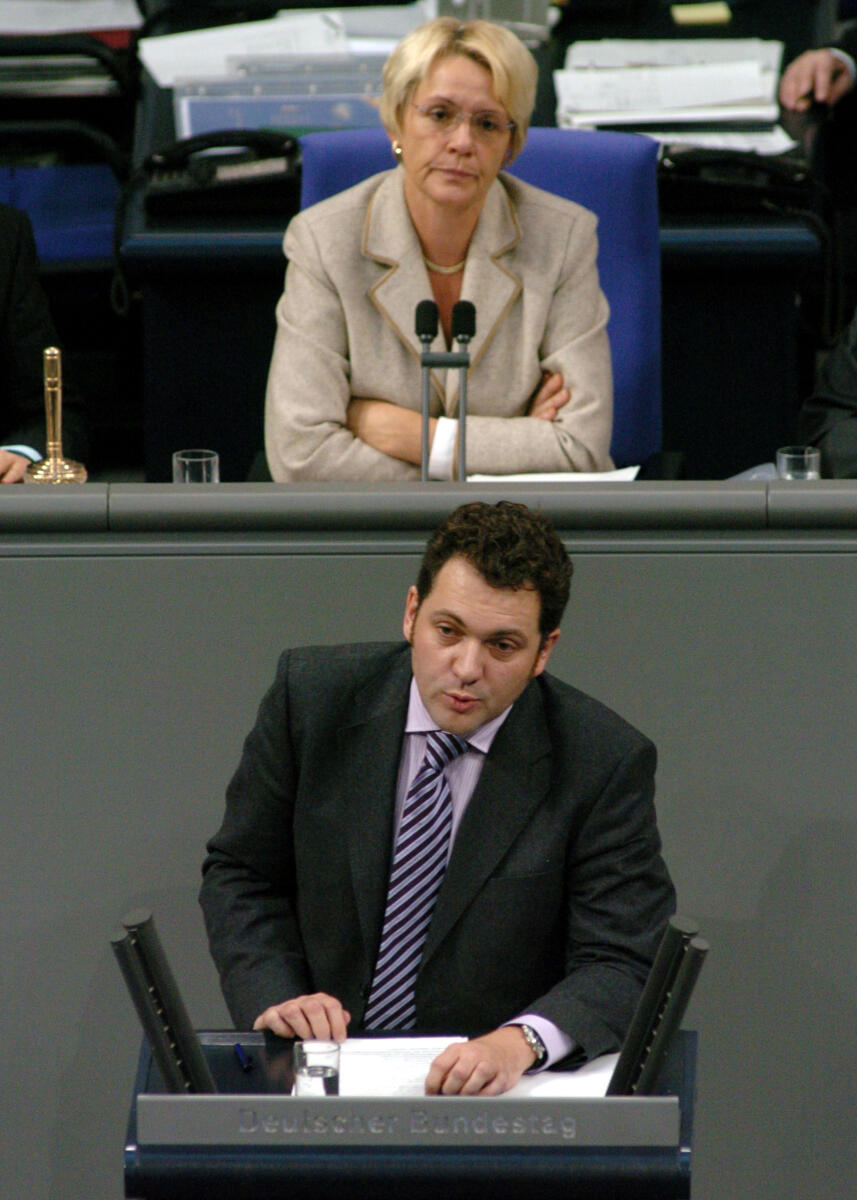 Meierhofer, Horst Horst Meierhofer, FDP, MdB,  Rede 16. Sitzung Deutscher Bundestag TOP 7 Thema: Umwelt im Straßenverkehr; Rednerpult