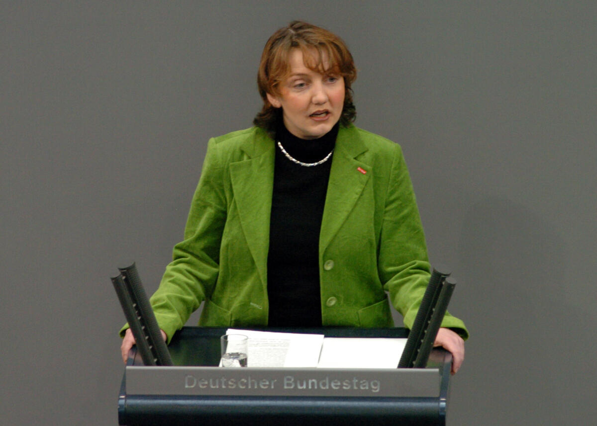 Mast, Katja Katja Mast, MdB, SPD, Rede Deutscher Bundestag, 16. Sitzung, TOP 3, Thema: Moderne Dienstleistungen am Arbeitsmarkt.

Rednerpult.