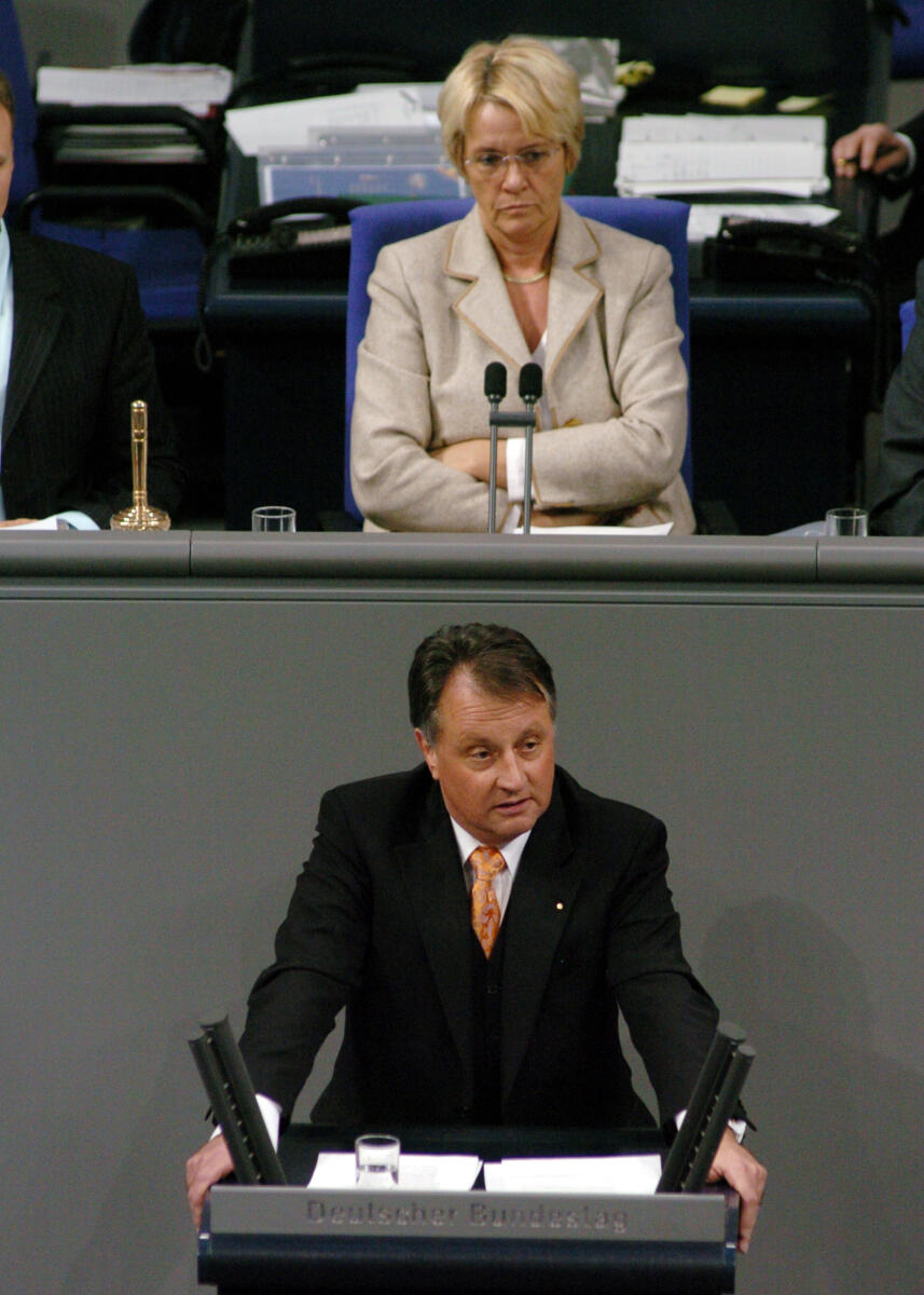 Koschorrek, Rolf; Kastner, Susanne Dr. Rolf Koschorrek, MdB, CDU/CSU, Rede Deutscher Bundestag, 16. Sitzung, TOP 8, Thema: SGB V. Vorsitz: Bundestagsvizepräsidentin Dr. h. c. Susanne Kastner.; Rednerpult.