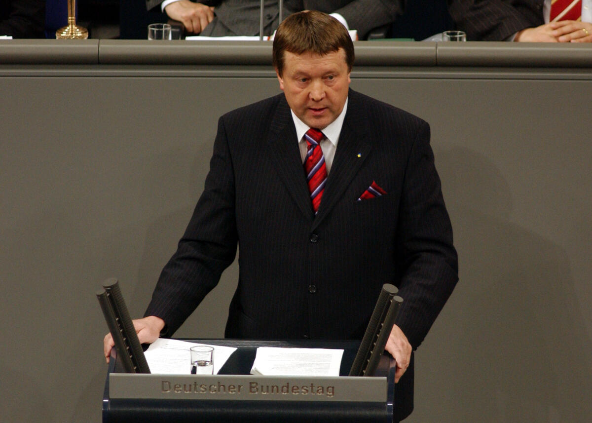Haustein, Heinz-Peter Heinz-Peter Haustein, FDP, MdB, Rede Deutscher Bundestag, 17. Sitzung, TOP 6, Thema: Berufsbildungsbericht 2005, Ausbildungspakt.  Rednerpult.