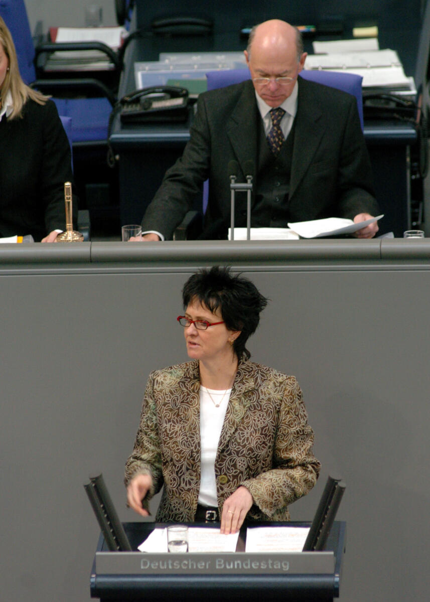 Sabine Zimmermann, MdB, DIE LINKE, Rede Deutscher Bundestag, 16. Sitzung, TOP4, Thema: Mittelstandsförderung. Vorsitz: Bundestagspräsident Dr. Norbert Lammert, CDU/CSU.
Rednerpult. Zimmermann, Sabine; Lammert, Norbert Sabine Zimmermann, MdB, DIE LINKE, Rede Deutscher Bundestag, 16. Sitzung, TOP4, Thema: Mittelstandsförderung. Vorsitz: Bundestagspräsident Dr. Norbert Lammert, CDU/CSU.
Rednerpult.