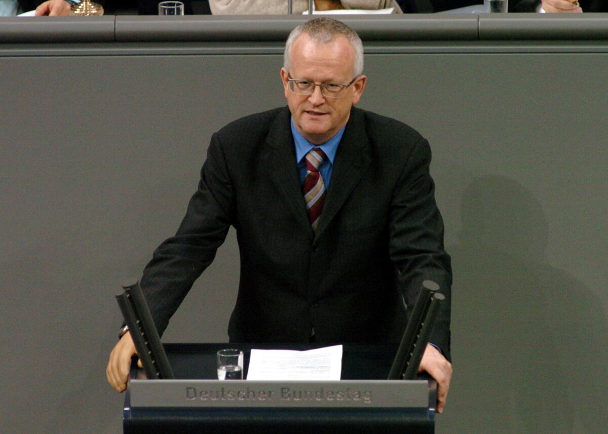 Spieth, Frank Frank Spieth, MdB, DIE LINKE., Rede Deutscher Bundestag, 16. Sitzung, TOP8, Thema: SGB V.; Rednerpult.
