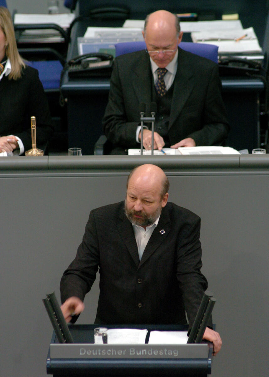 Fell, Hans-Josef; Lammert, Norbert Hans-Josef Fell, MdB, Bündnis 90/Die Grünen, Rede Deutscher Bundestag, 16. Sitzung, TOP4, Thema: Mittelstandsförderung. Vorsitz: Bundestagspräsident Dr. Norbert Lammert, CDU/CSU.; Rednerpult.