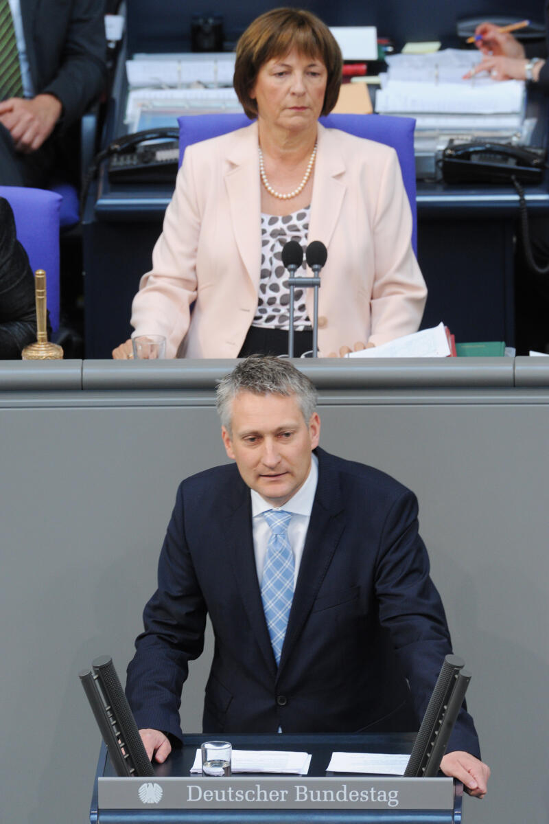Hansjörg Durz, CDU/CSU, Bundestagsabgeordneter, Abgeordneter, Mitglied Deutscher Bundestag, MdB, Rede, 100. Sitzung, Top 4, Thema: Kleinanlegerschutzgesetz, Vorsitz: Bundestagsvizepräsidentin Ulla Schmidt, SPD.; Rednerpult. Durz, Hansjörg; Schmidt, Ulla Hansjörg Durz, CDU/CSU, Bundestagsabgeordneter, Abgeordneter, Mitglied Deutscher Bundestag, MdB, Rede, 100. Sitzung, Top 4, Thema: Kleinanlegerschutzgesetz, Vorsitz: Bundestagsvizepräsidentin Ulla Schmidt, SPD.; Rednerpult.