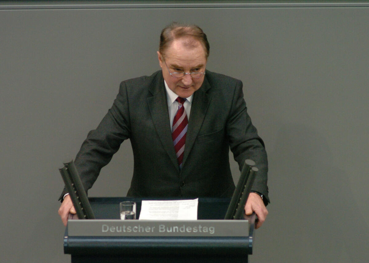 Obermeier, Franz Franz Obermeier, MdB, CDU/CSU, Rede Deutscher Bundestag, 16. Sitzung, TOP4, Thema: Mittelstandsförderung.

Rednerpult.