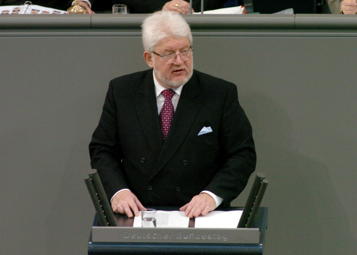 Gerd Andres, PSts., SPD, Rede Deutscher Bundestag, 16. Sitzung, TOP3, Thema: Moderne Dienstleistungen am Arbeitsmarkt.
Rednerpult. Andres, Gerd Gerd Andres, PSts., SPD, Rede Deutscher Bundestag, 16. Sitzung, TOP3, Thema: Moderne Dienstleistungen am Arbeitsmarkt.
Rednerpult.