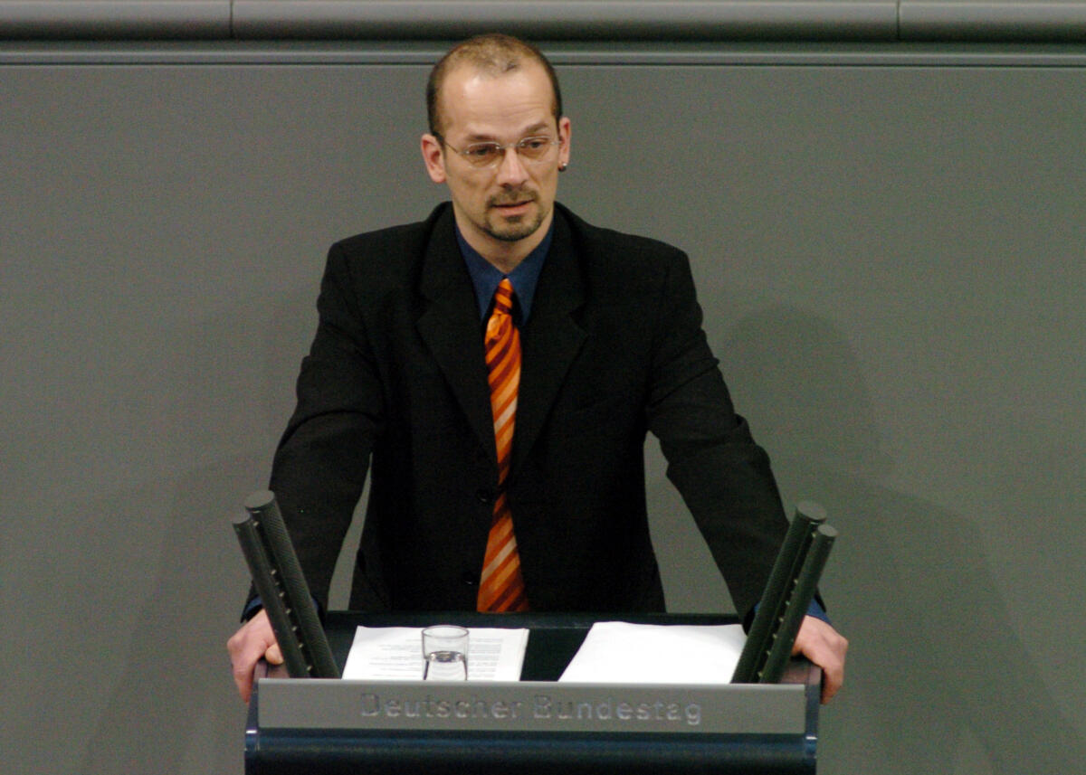 Heilmann, Lutz Lutz Heilmann, MdB, DIE LINKE., Rede Deutscher Bundestag, 16. Sitzung, TOP7, Thema: Umwelt und Straßenverkehr.; Rednerpult.