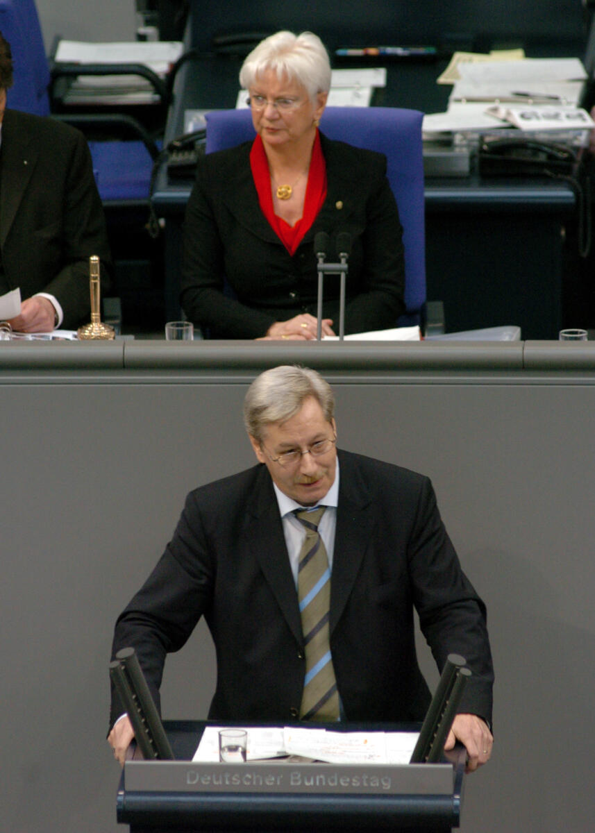 Wolfgang Meckelburg, MdB, CDU/CSU, Rede Deutscher Bundestag, 16. Sitzung, TOP3, Thema: Moderne Dienstleistungen am Arbeitsmarkt. Vorsitz: Bundestagsvizepräsidentin Gerda Hasselfeldt, CDU/CSU.
Rednerpult. Meckelburg, Wolfgang; Hasselfeldt, Gerda Wolfgang Meckelburg, MdB, CDU/CSU, Rede Deutscher Bundestag, 16. Sitzung, TOP3, Thema: Moderne Dienstleistungen am Arbeitsmarkt. Vorsitz: Bundestagsvizepräsidentin Gerda Hasselfeldt, CDU/CSU.
Rednerpult.