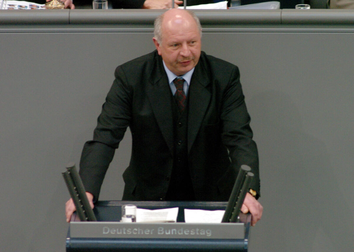 Rehberg, Eckhardt Eckhardt Rehberg, MdB, CDU/CSU, Rede Deutscher Bundestag, 16. Sitzung, TOP3, Thema: Moderne Dienstleistungen am Arbeitsmarkt.

Rednerpult.