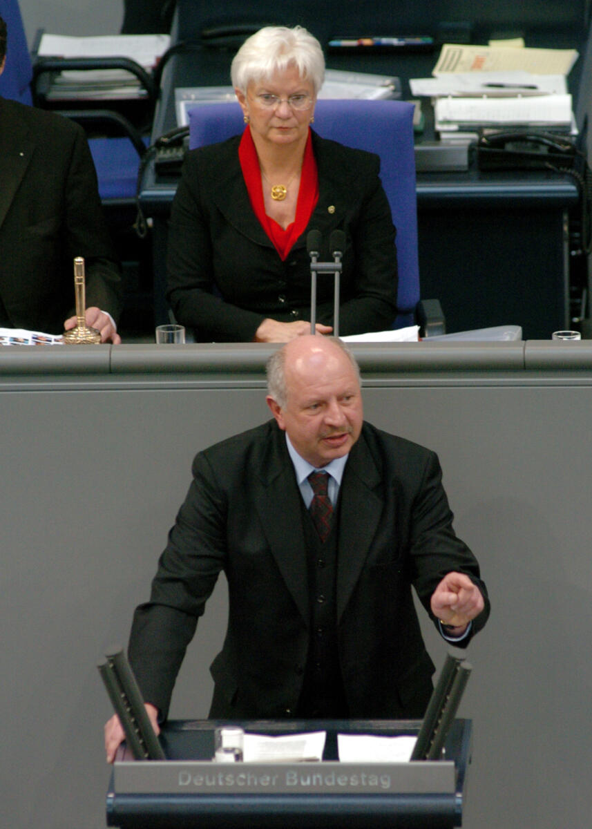 Eckhardt Rehberg, MdB, CDU/CSU, Rede Deutscher Bundestag, 16. Sitzung, TOP3, Thema: Moderne Dienstleistungen am Arbeitsmarkt. Vorsitz: Bundestagsvizepräsidentin Gerda Hasselfeldt, CDU/CSU.
Rednerpult. Rehberg, Eckhardt; Hasselfeldt, Gerda Eckhardt Rehberg, MdB, CDU/CSU, Rede Deutscher Bundestag, 16. Sitzung, TOP3, Thema: Moderne Dienstleistungen am Arbeitsmarkt. Vorsitz: Bundestagsvizepräsidentin Gerda Hasselfeldt, CDU/CSU.
Rednerpult.