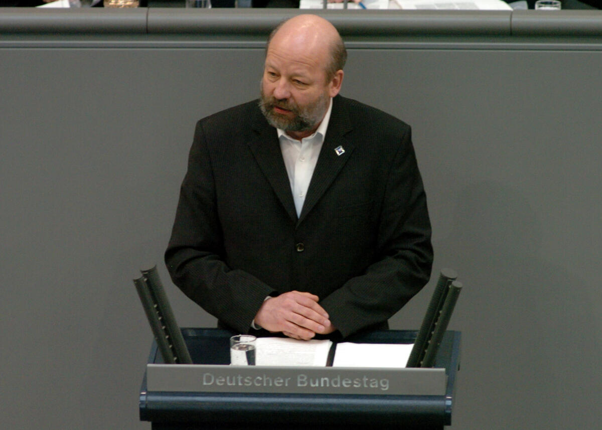 Fell, Hans-Josef Hans-Josef Fell, MdB, Bündnis 90/Die Grünen, Rede Deutscher Bundestag, 16. Sitzung, TOP4, Thema: Mittelstandsförderung.; Rednerpult.