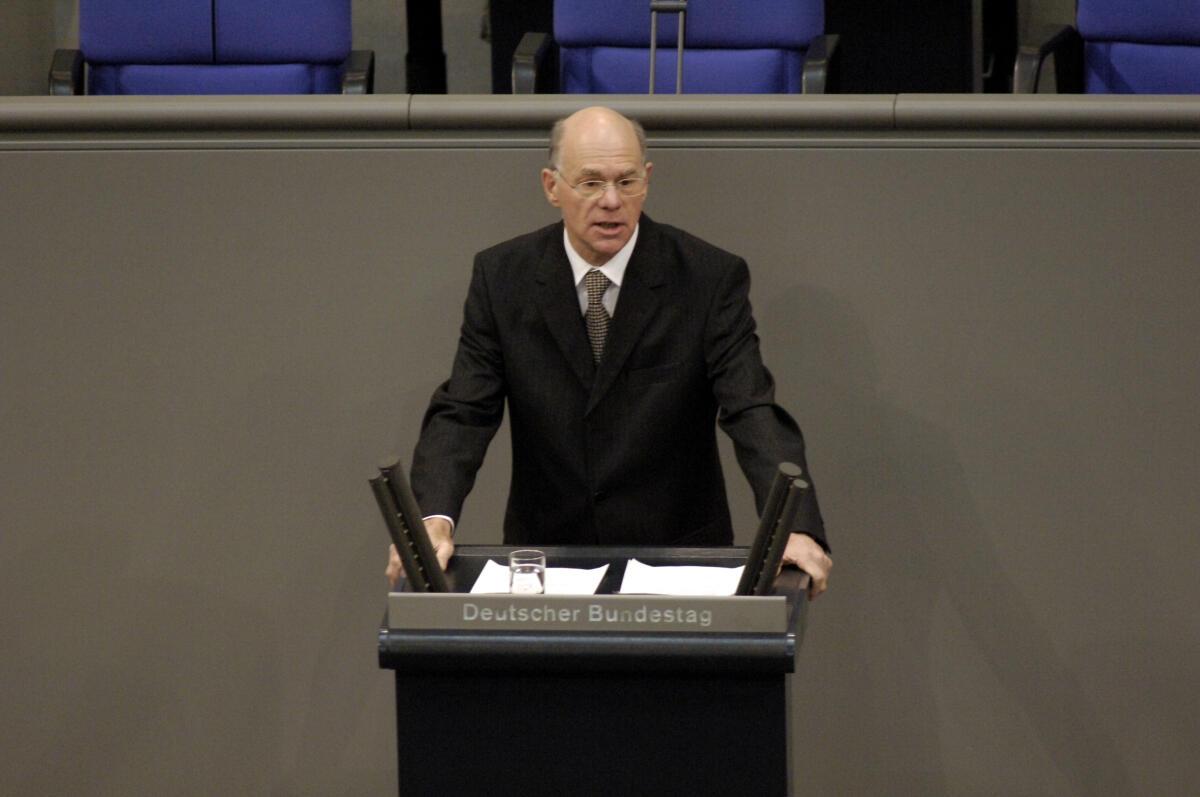 Lammert, Norbert 27.1.2006, im Plenarsaal findet die Gedenkstunde des Deutschen Bundestages zum; 2Tag des Gedenkens an die Opfer des Nationalsozialismus statt.; Ansprache des Präsidenten des Deutschen Bundestages Dr. Norbert Lammert, CDU/CSU.; Abgeordneter, MdB, CDU/CSU-Fraktion, Rede Redner, Rednerpult