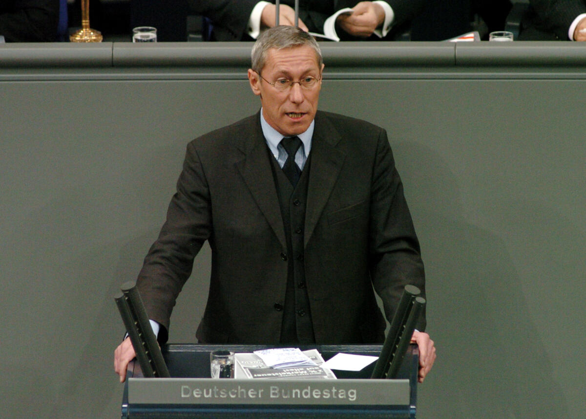 Claus, Roland Roland Claus, MdB, DIE LINKE. Rede, Deutscher Bundestag, 13. Sitzung, ZP1, Thema: Verzicht auf MwSt. Erhöhung.; Rednerpult.