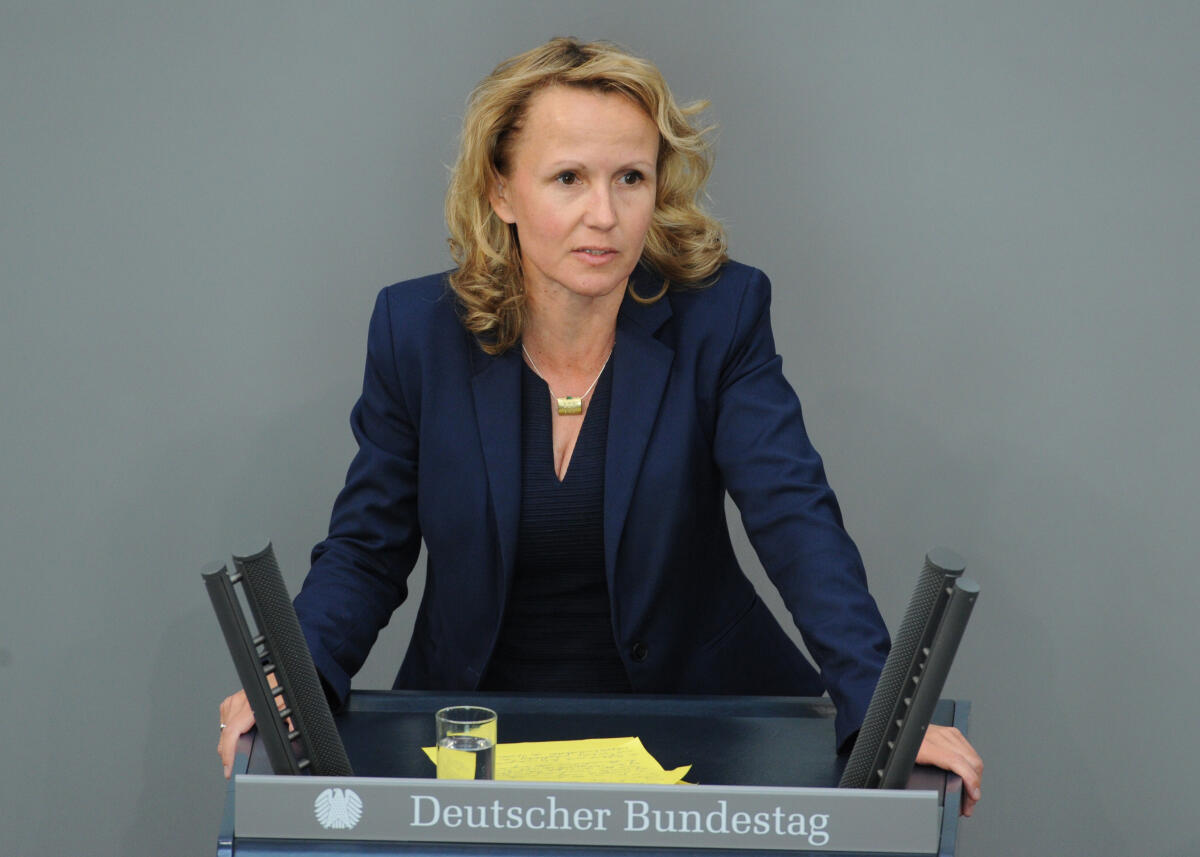 Lemke, Steffi Steffi Lemke, Bündnis 90/Die Grünen, Bundestagsabgeordnete, Abgeordnete, Mitglied Deutscher Bundestag, MdB, Rede, 111. Sitzung, Top 4, Thema: 17. Juni 1953 - für Freiheit, Recht und Einheit.; Rednerpult.